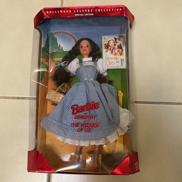 New In Box Collectors Edition Wizard of Oz Barbie Set - Picture 6 of 6